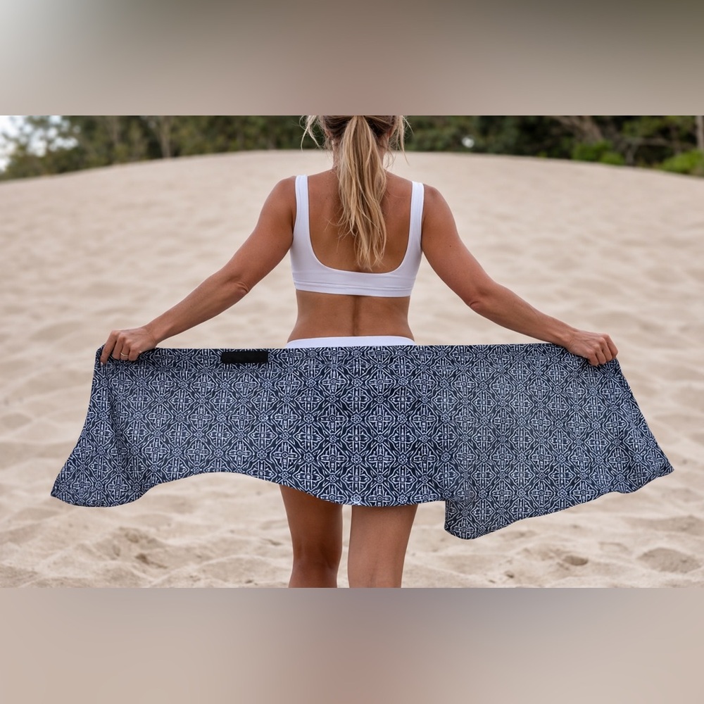 Rip Skirt women’s skirt Batik sz medium navy/white